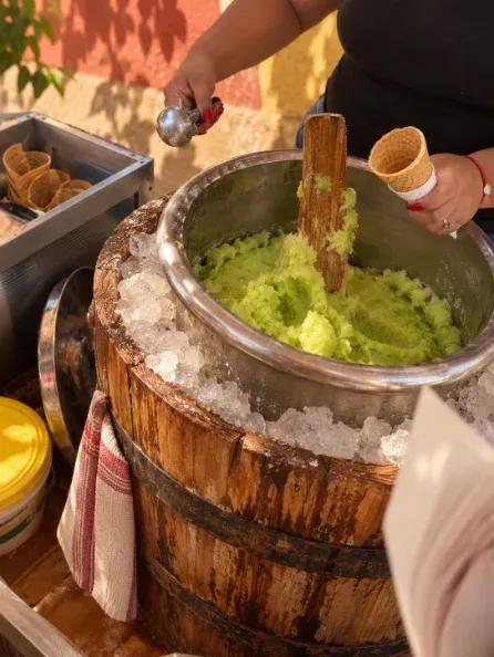 Nieve preparándose en una garrafa
